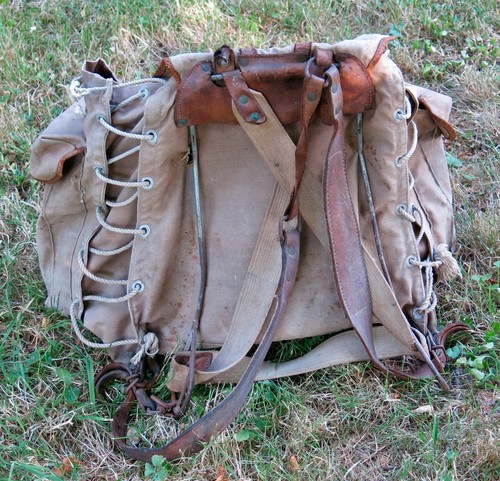 Sac dos ancien - à,